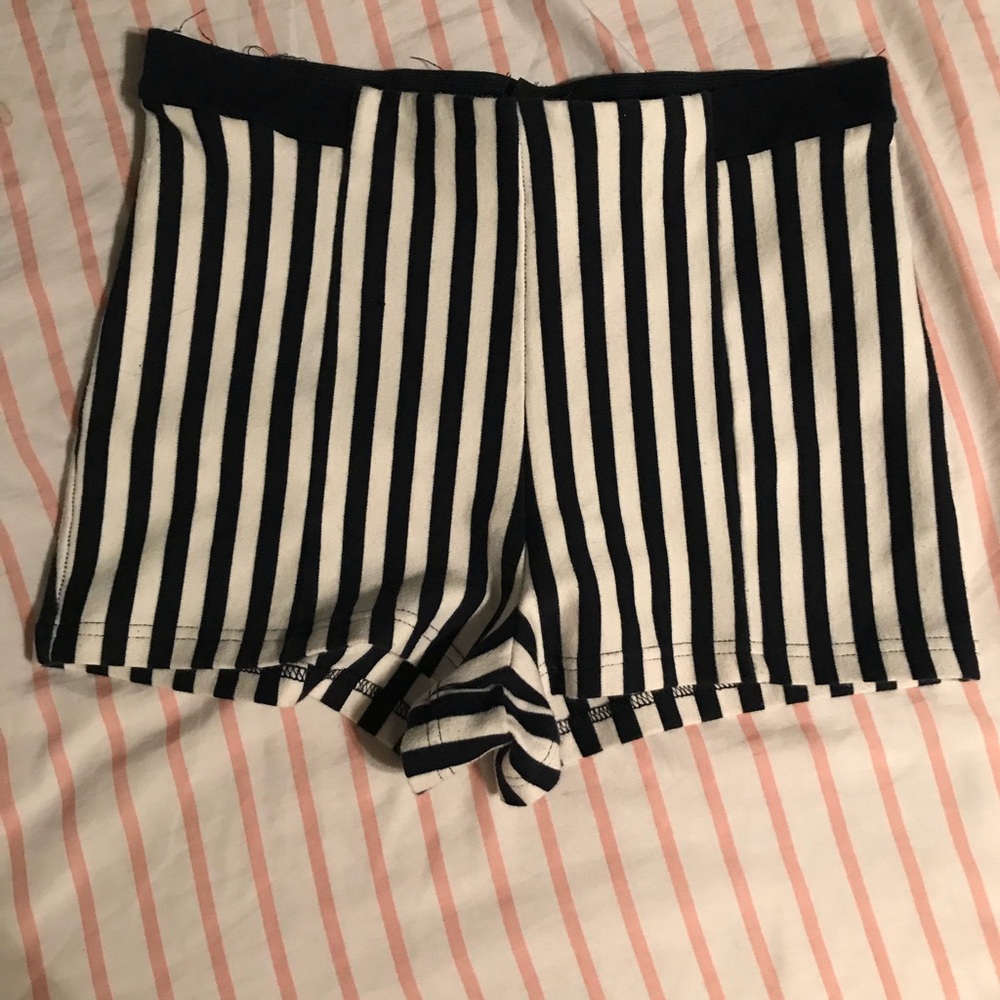 HIGH WAISTED SHORTS